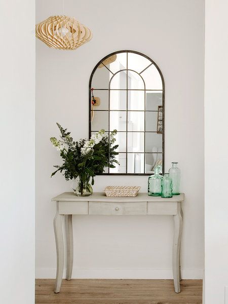 En esta selección de entradas encontrarás muchas ideas originales para conseguir un recibidor funcional y aprovechar el espacio_